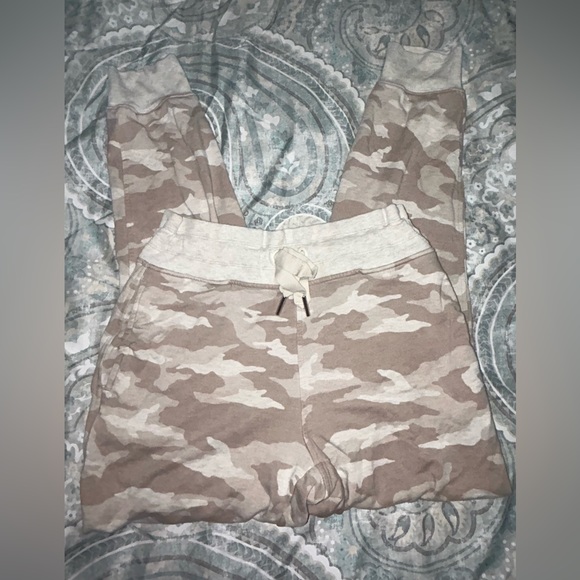 Athleta Pants - Athleta Balance Printed Jogger Pants‎ In Camo Oatmeal Sz S